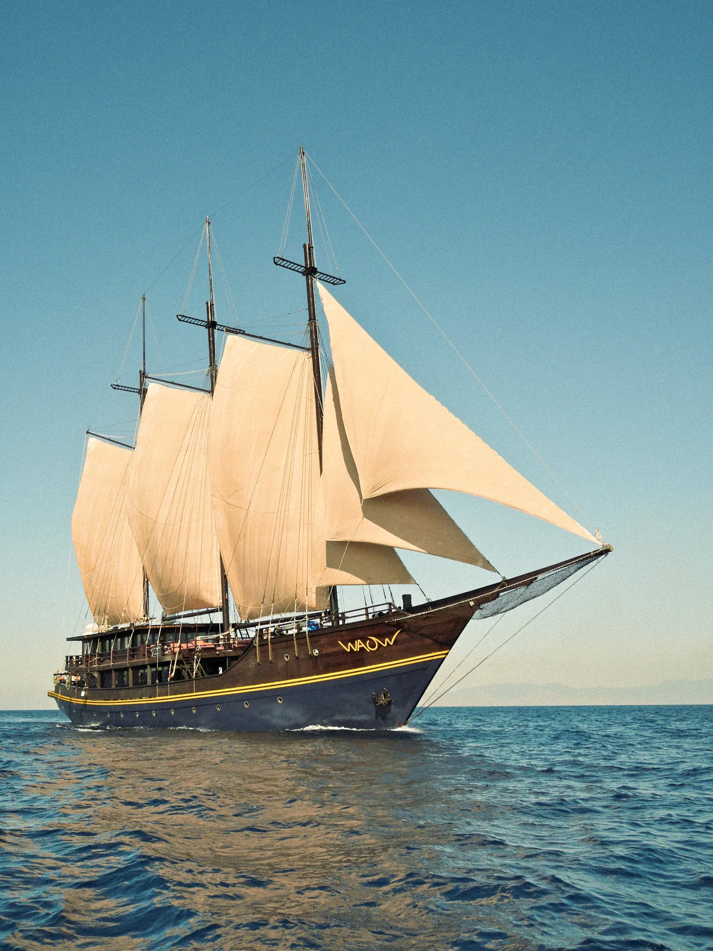 Waow 1 under full sail.