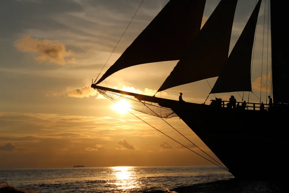Waow 2's bow against the setting sun.
