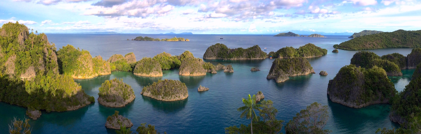 The Phinisi Charter vessel and liveaboard WAOW cruising, sailing and scuba diving in Indonesia Papua Barat Cenderawasih,  Lembeh Strait, Manado, Celebes Sea to Sangihe, Penemu outlook