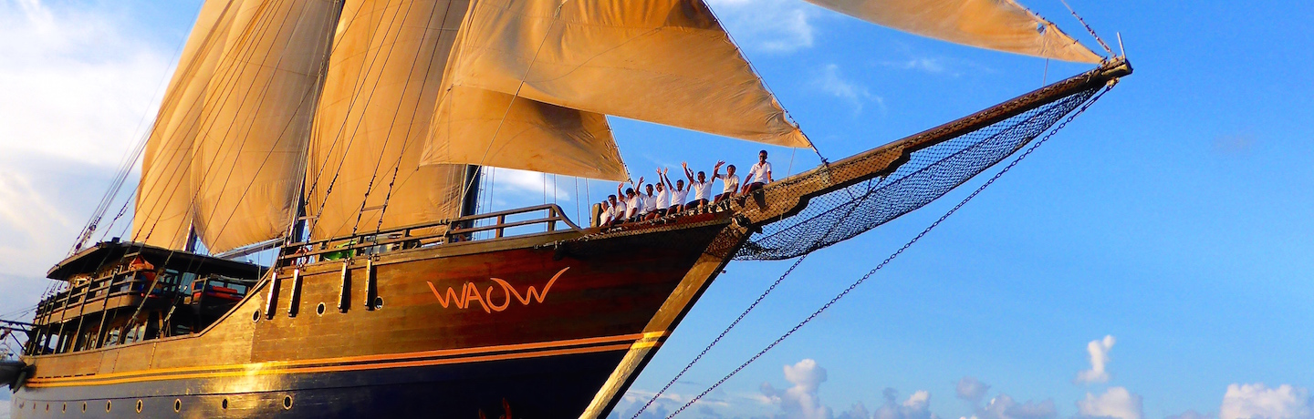 Liveaboard WAOW Phinisi bateau de croisière plongée, navigue en Indonésie à Komodo, Raja Ampat, Papouasie, Moluques, Alor, Halmahera, Manado, Lembeh Strait et Sangihe