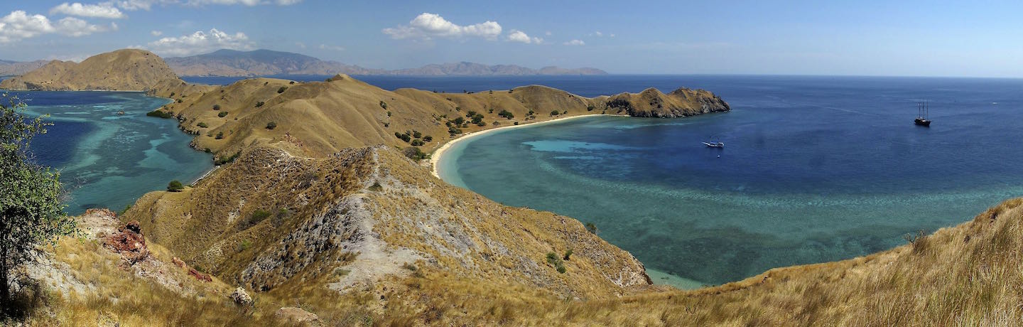 segeln, kreuzen und tauchen in Indonesien mit dem liveaboard Phinisi Segler MSY WAOW zu den schönsten Tauchplätzen im Korallendreieck - KOMODO, Alor, Banda Sea bis Seram Sea, Raja Ampat Papua Barat Indonesien 