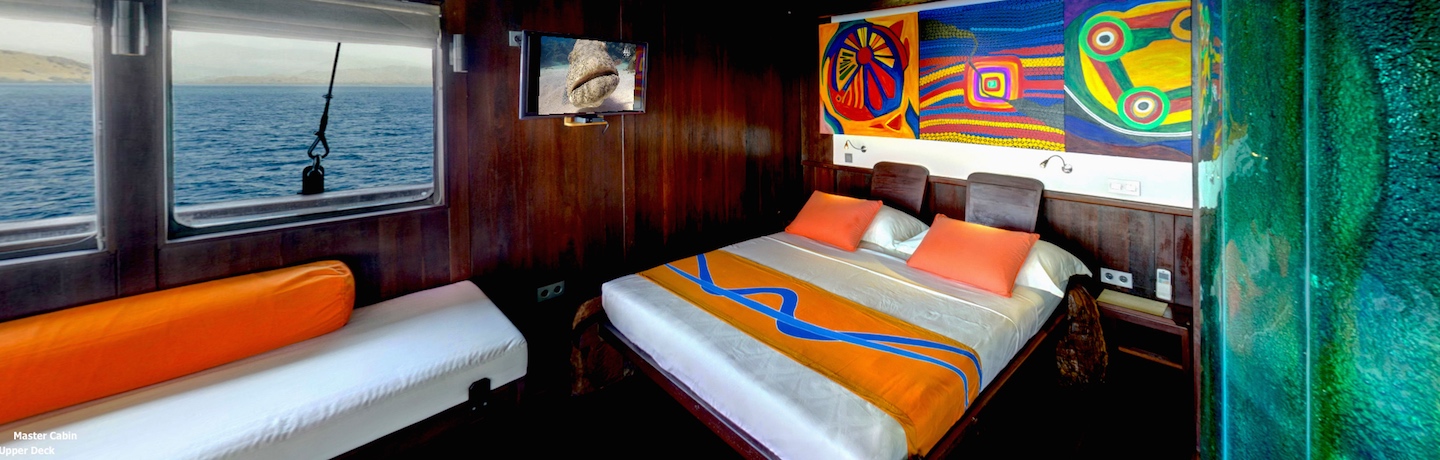 Le WAOW, bateau de croisière plongée luxe, navigue en Indonésie de Raja Ampat à Komodo, Moluques, Manado, Papouasie, Alor, Célèbes 